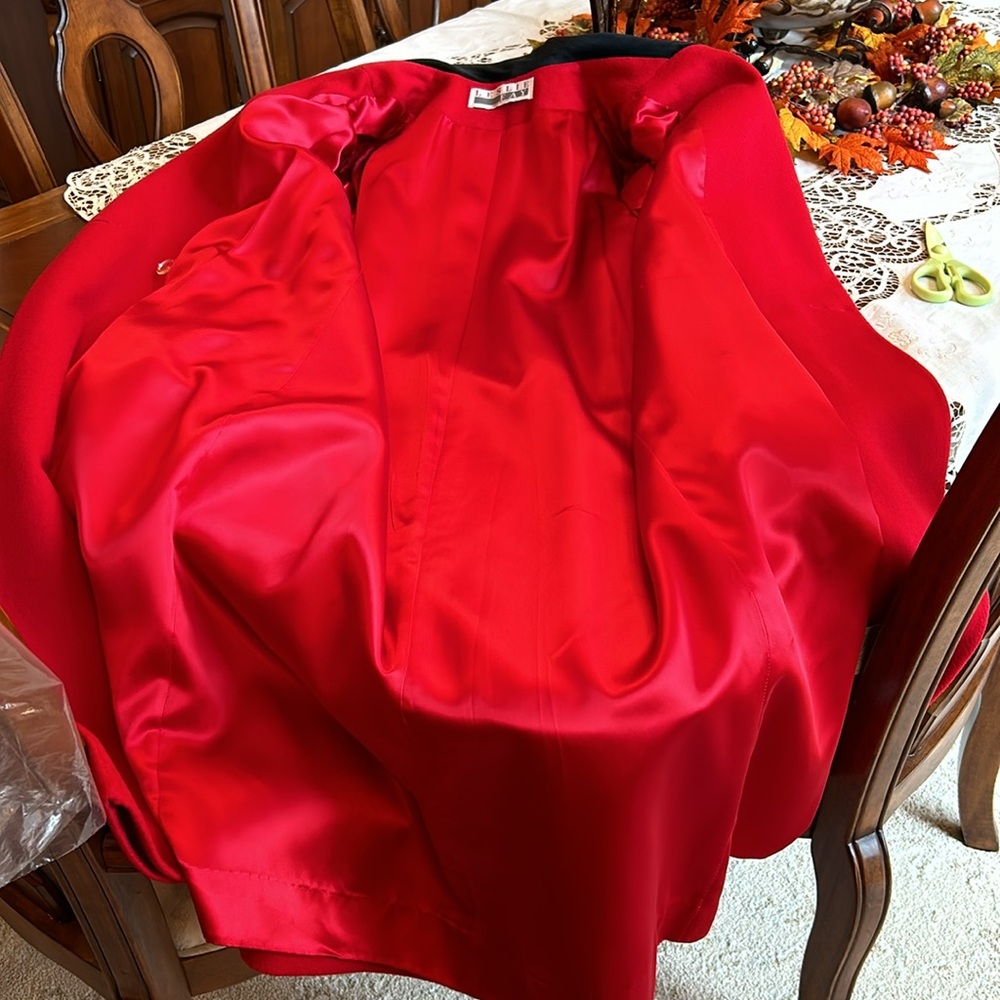 Leslie Fay Red Coat with Black Collar - Picture 9 of 14